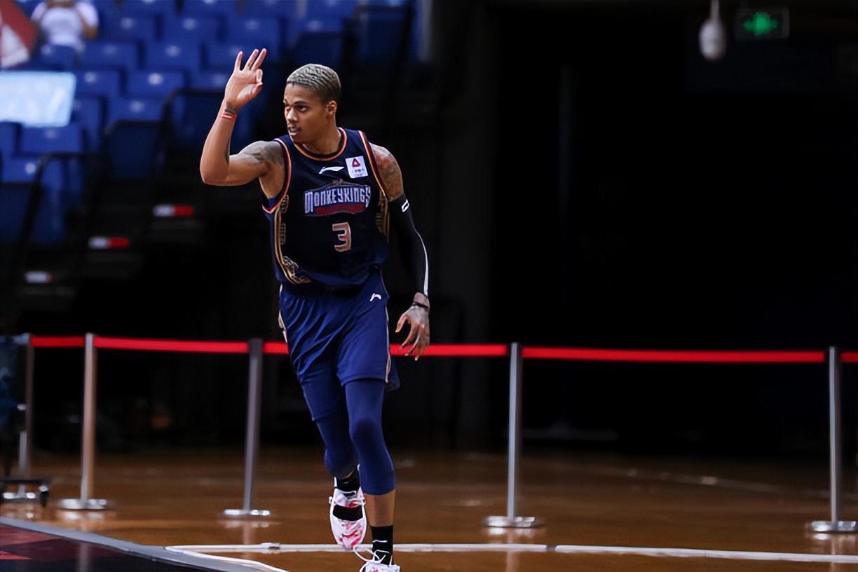 青岛队签下CBA老熟人，上赛季他依然有着超强的得分能力？